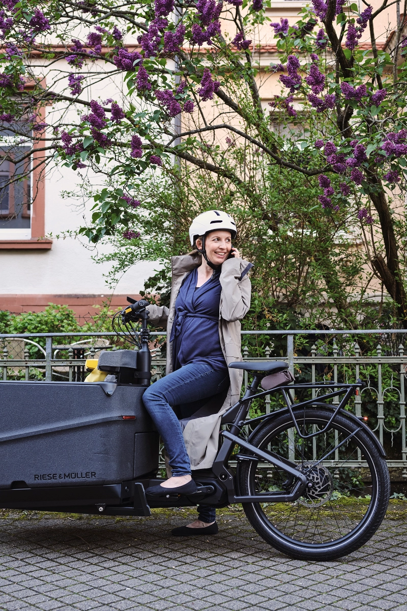 JobRadlerin mit Lastenfahrrad | Presse Downloadbereich